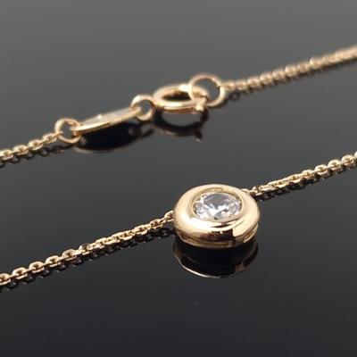 Auksinė grandinėlė su balta akute