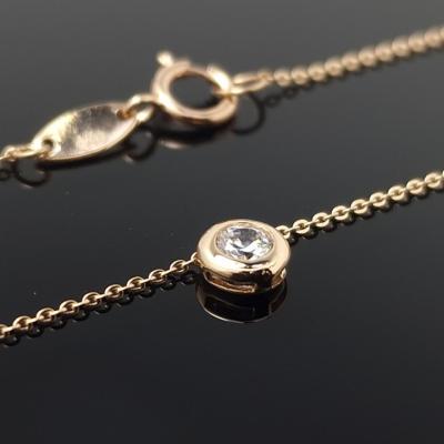 Auksinė grandinėlė su balta akute