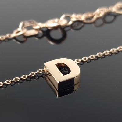 Auksinė grandinėlė su raidele D