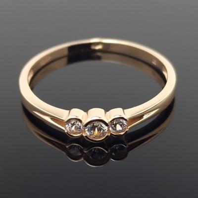 Auksinis žiedas su akutėmis