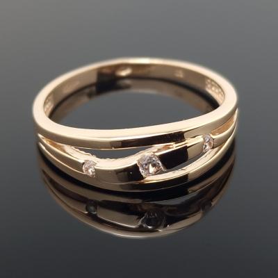 Auksinis žiedas su akutėmis