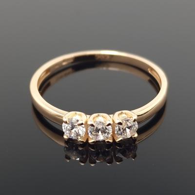 Auksinis žiedas su akutėmis