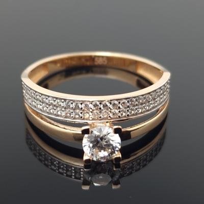 Dvigubas auksinis žiedas su akutėmis