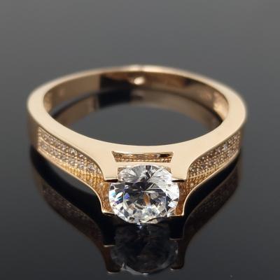 Auksinis žiedas su akutėmis