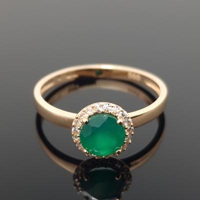 Auksinis žiedas su žalia akute