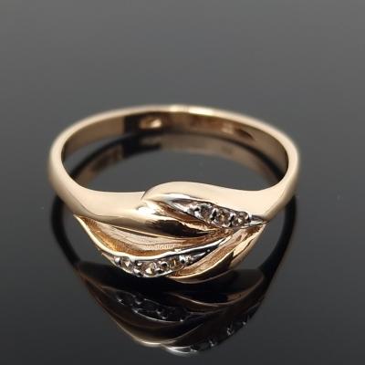 Auksinis žiedas su akutėmis