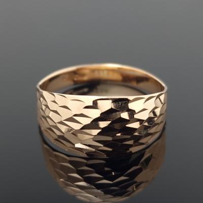 Graviruotas auksinis žiedas