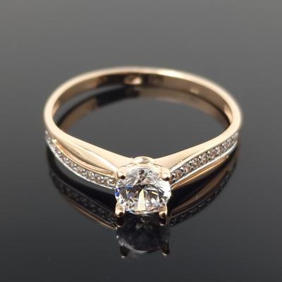 Auksinis žiedas su akutėmis