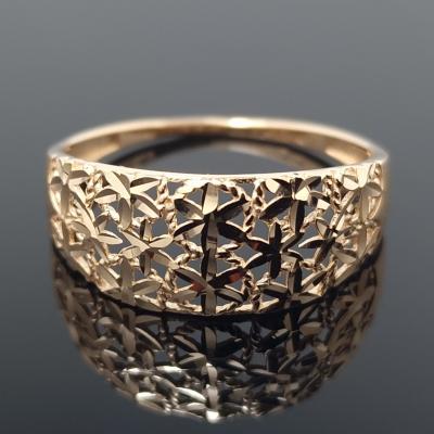 Graviruotas auksinis žiedas