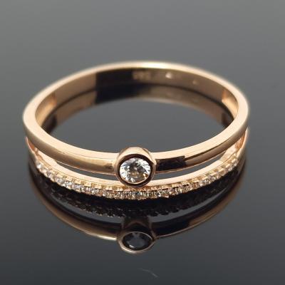 Dvigubas auksinis žiedas su akutėmis