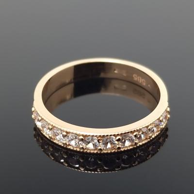 Auksinis žiedas su akutėmis