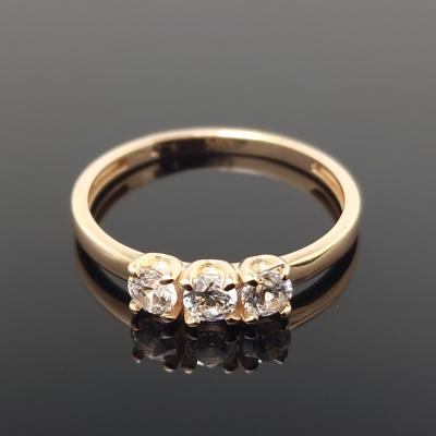 Auksinis žiedas su akutėmis