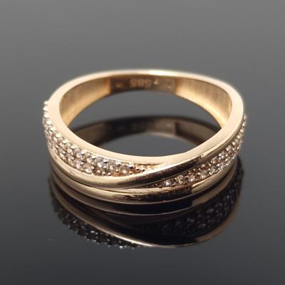 Auksinis žiedas su akutėmis