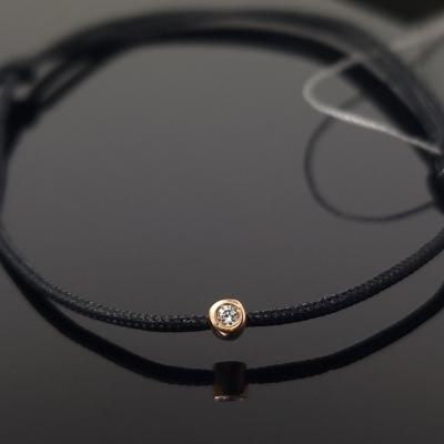 Juodo siūlo apyrankė su baltu briliantu