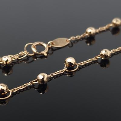 Auksinė grandinėlė ant kojos